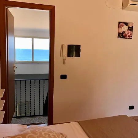 La Casa Sulla Scogliera Apartment *