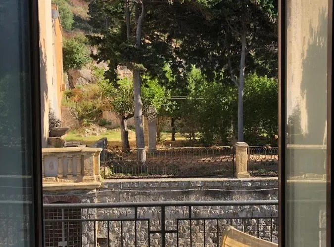 La Casa Sulla Scogliera Апартаменты Чефалу