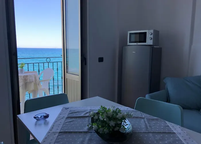 La Casa Sulla Scogliera Апартаменты Чефалу